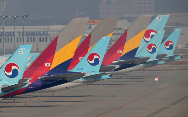 인천공항에 주기되어 있는 항공기들 (출처: 동아일보)