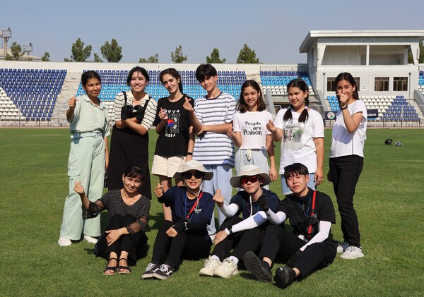 한국교육원 학생들과 패러 팀 단체사진